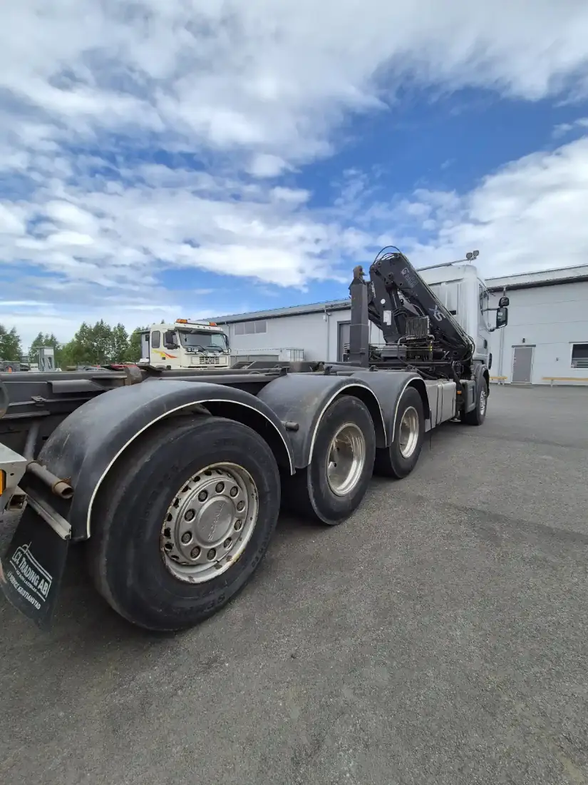 Scania R124 420 8x4*4 Krokbil med kran – bild 6