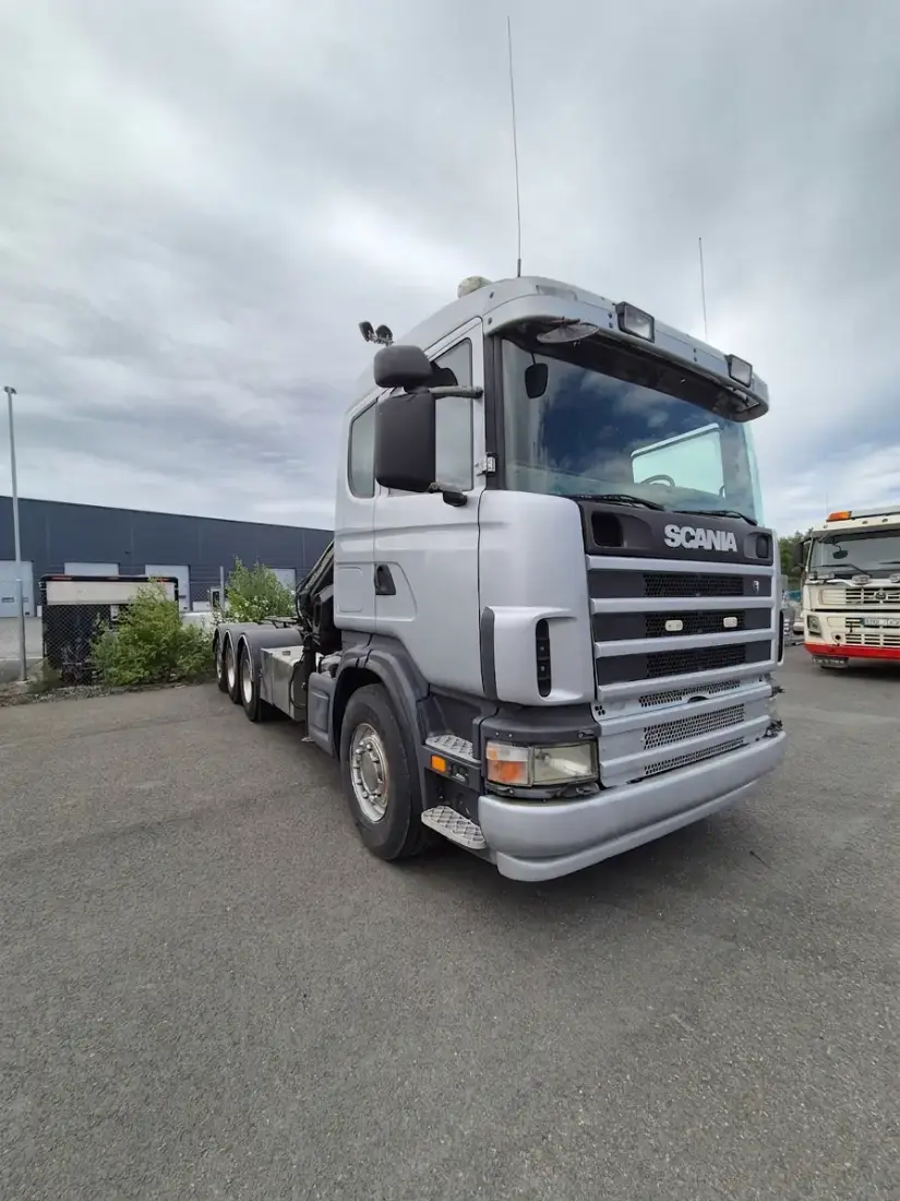 Scania R124 420 8x4*4 Krokbil med kran – bild 1