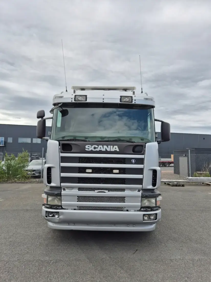 Scania R124 420 8x4*4 Krokbil med kran – bild 2