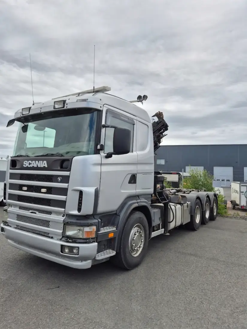 Scania R124 420 8x4*4 Krokbil med kran – bild 4